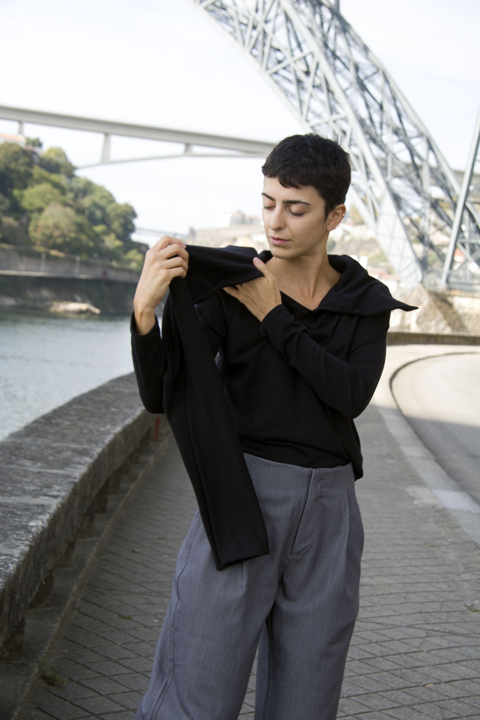 Camisola com gola laço