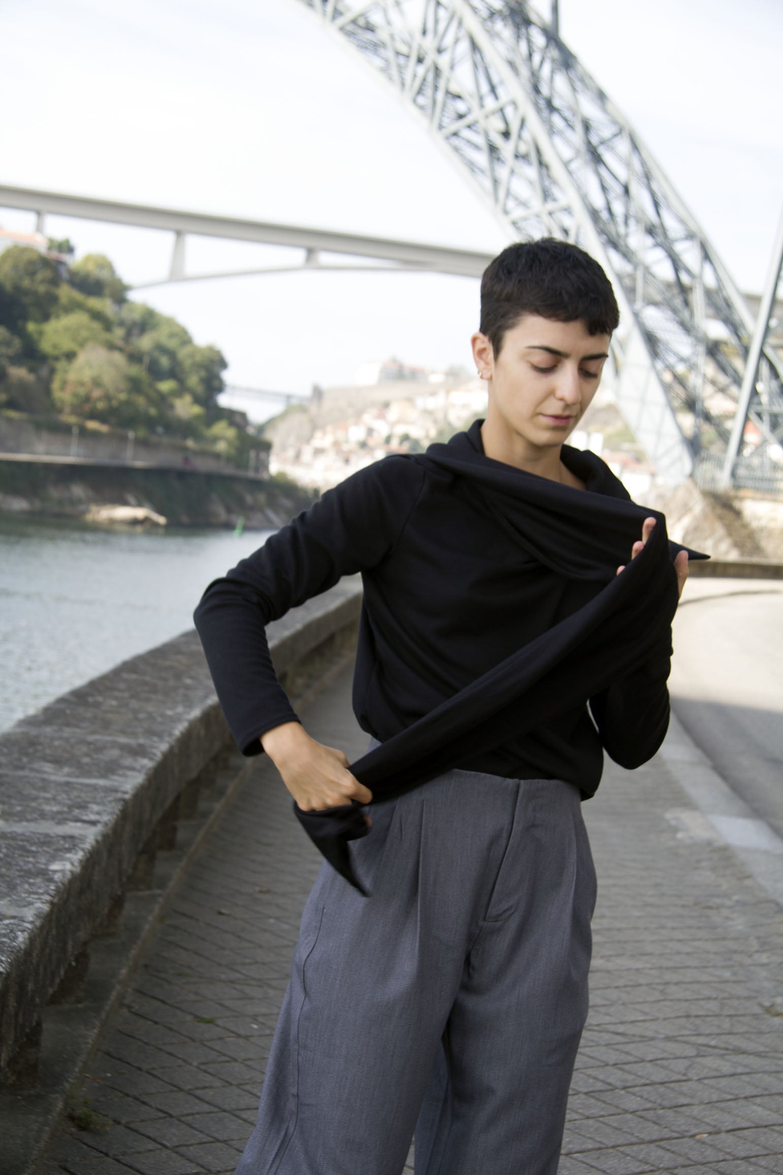 Camisola com gola laço